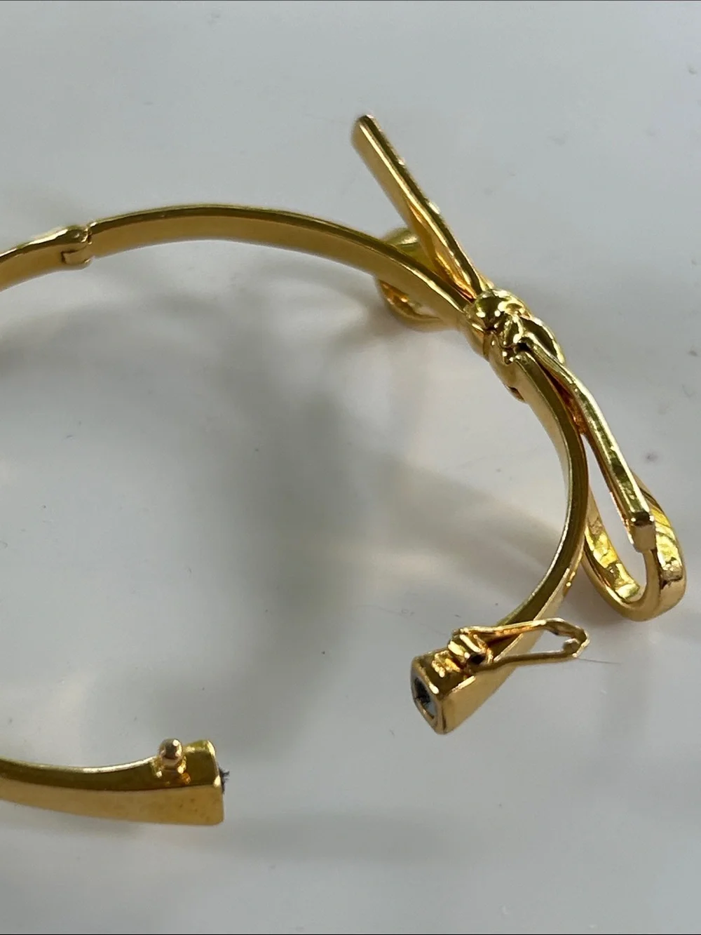 Kate Spade Gold Skinny Mini Bow Hinge Bangle Bracelet Coquette Classic - Picture 5 of 6